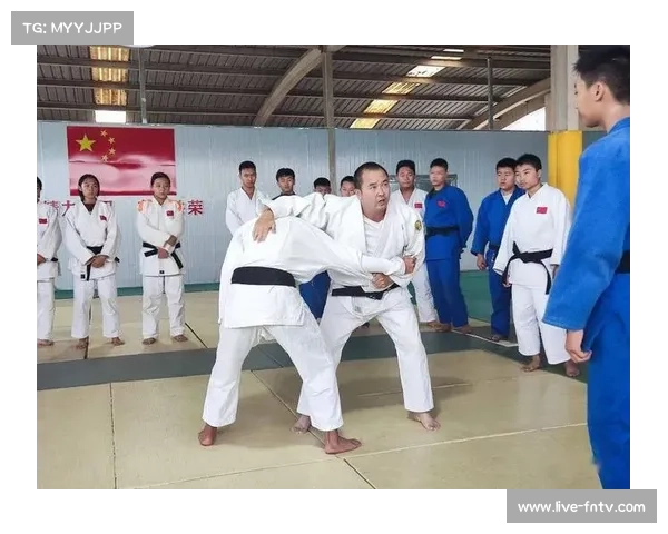 四川试点退役柔道运动员转型担任中小学防卫教育指导员助力青少年安全教育 四川试点退役柔道运动员转型担任中小学防卫教育指导员助力青少年安全教育